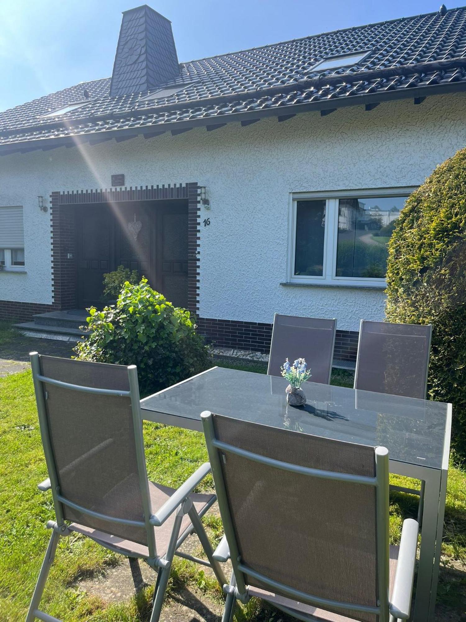 Fewo Hoheeifel, 1 Haus Mit 2 Apartments 5 Schlafzimmer In Kelberg Naehe Nuerburgring الغرفة الصورة