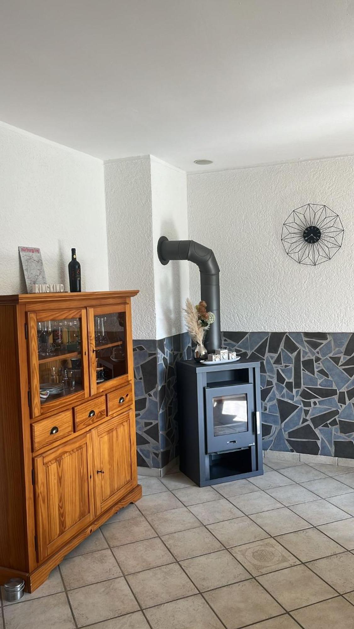 Fewo Hoheeifel, 1 Haus Mit 2 Apartments 5 Schlafzimmer In Kelberg Naehe Nuerburgring المظهر الخارجي الصورة